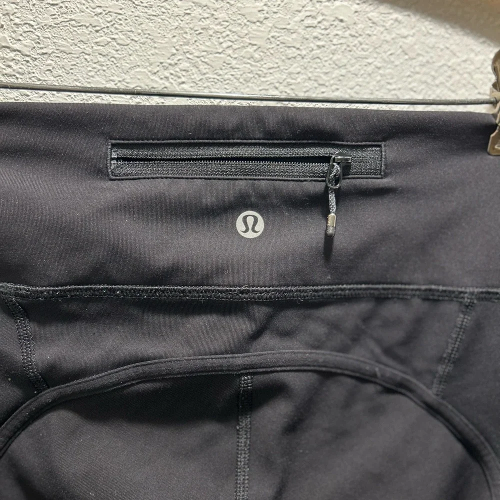 lululemon athletica Black capris sz:4